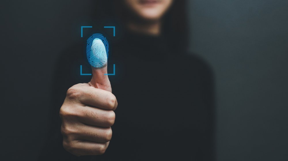 ¿Por qué se implementó la biometría en los cursos para los comparendos en Colombia?