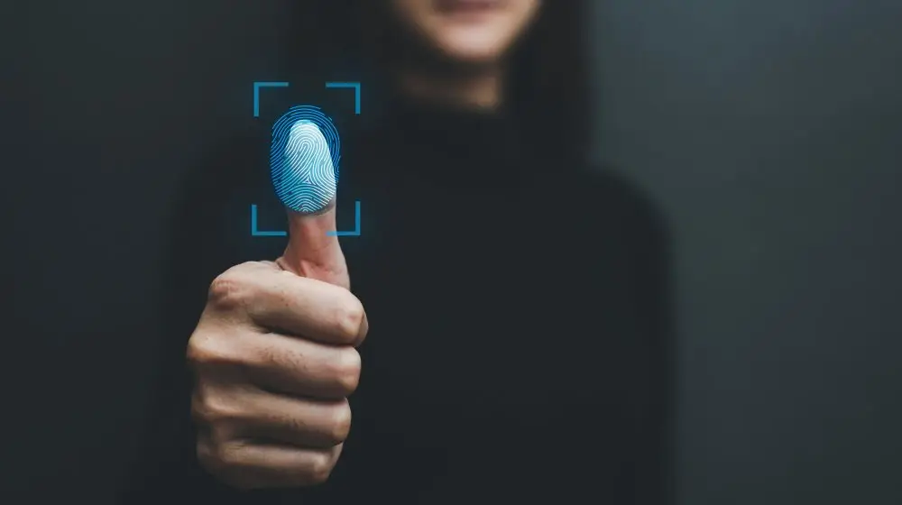 ¿Por qué se implementó la biometría en los cursos para los comparendos en Colombia?